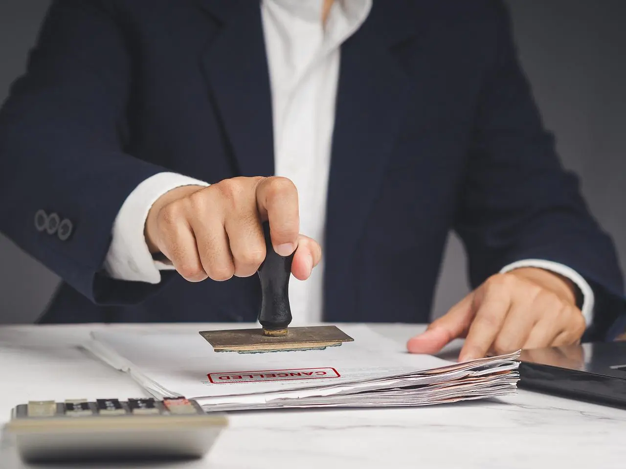 Likwidacją konta firmowego a urząd skarbowy – najważniejsze formalności, o których wielu przedsiębiorców zapomina