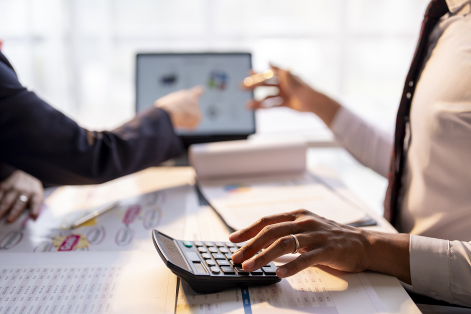 Dobrowolne potrącenia z pensji – kiedy są legalne?